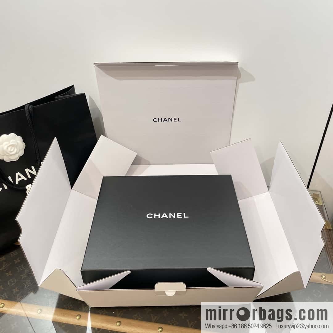 CHANEL Xiaoxiang rhombus metal buckle platform loafers