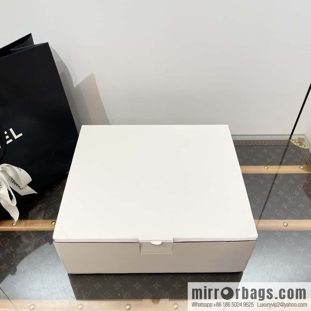 CHANEL Xiaoxiang rhombus metal buckle platform loafers