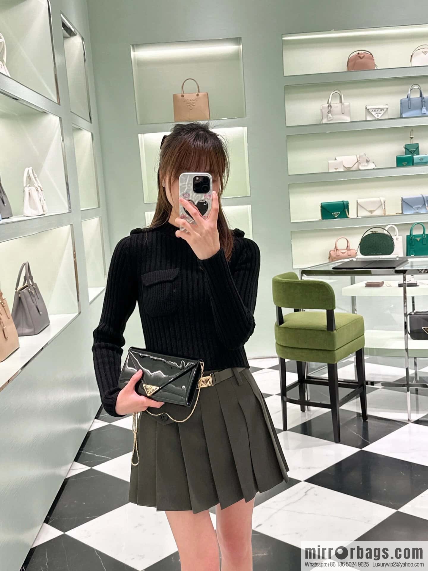 PRADA 🎉 patent leather envelope bag 🎉 1Bp051 handbag black