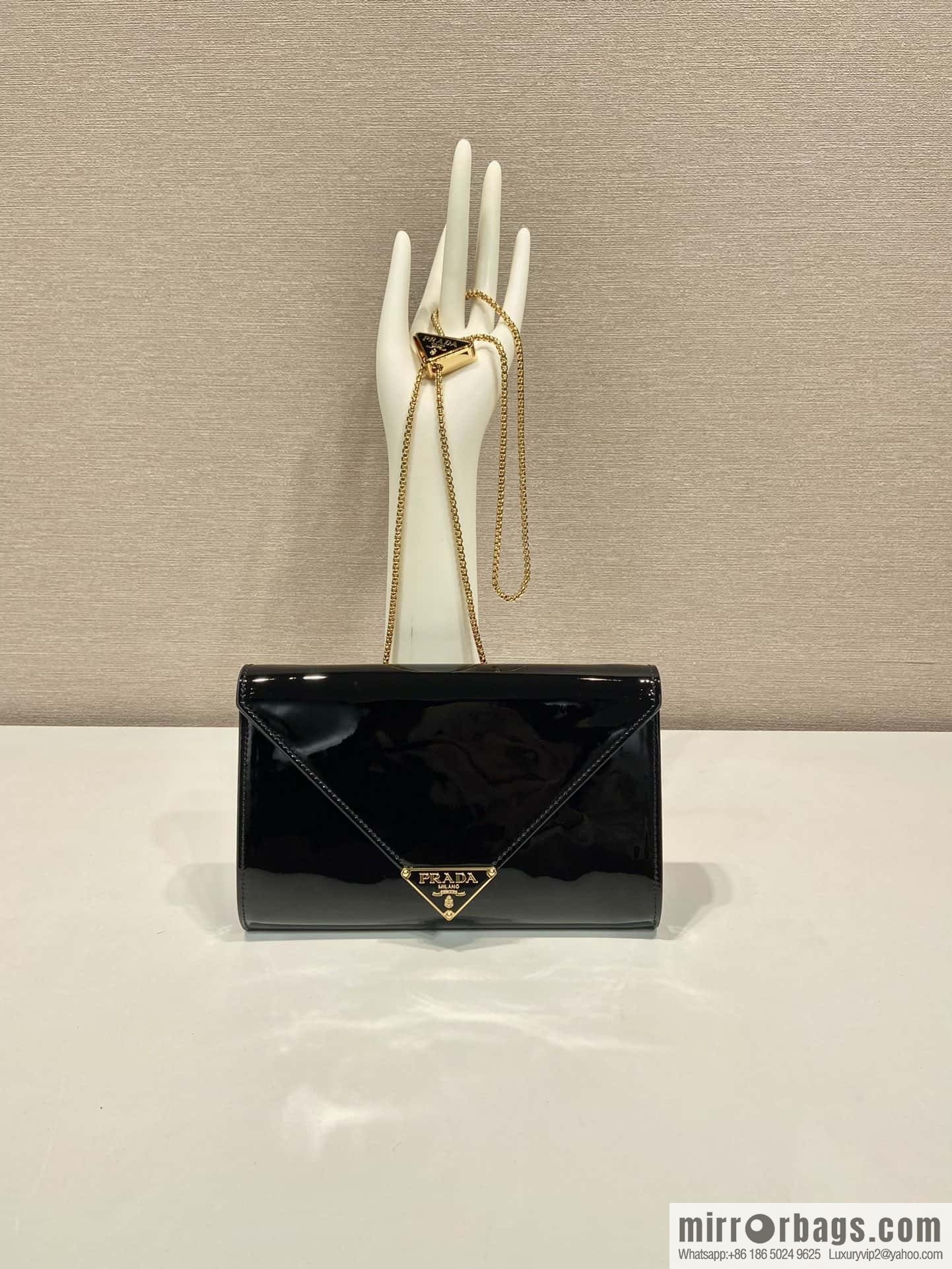 PRADA 🎉 patent leather envelope bag 🎉 1Bp051 handbag black