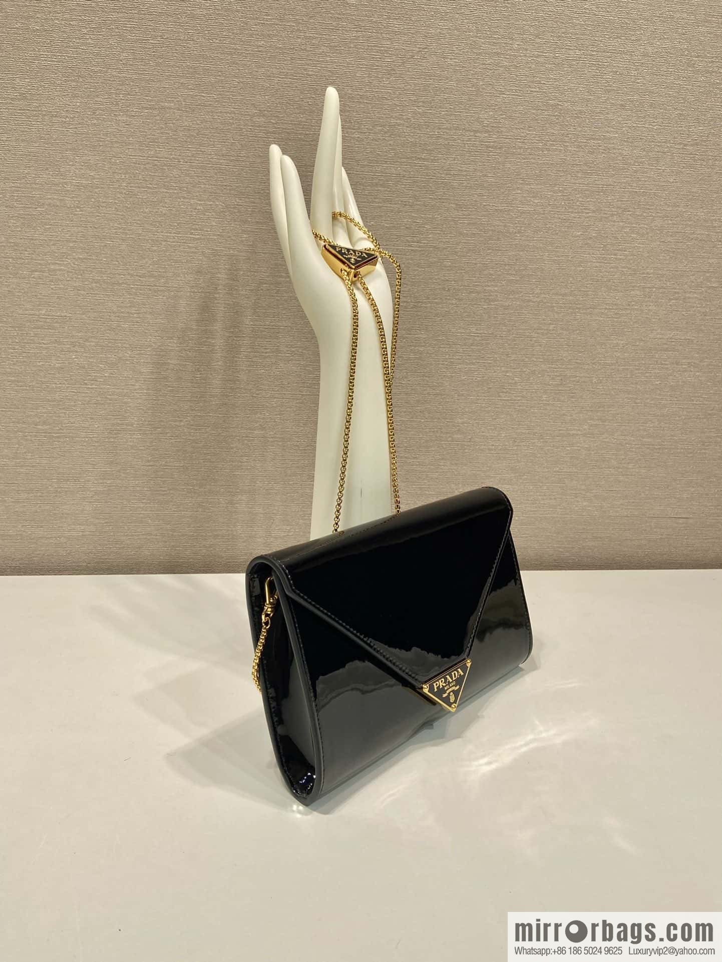 PRADA 🎉 patent leather envelope bag 🎉 1Bp051 handbag black