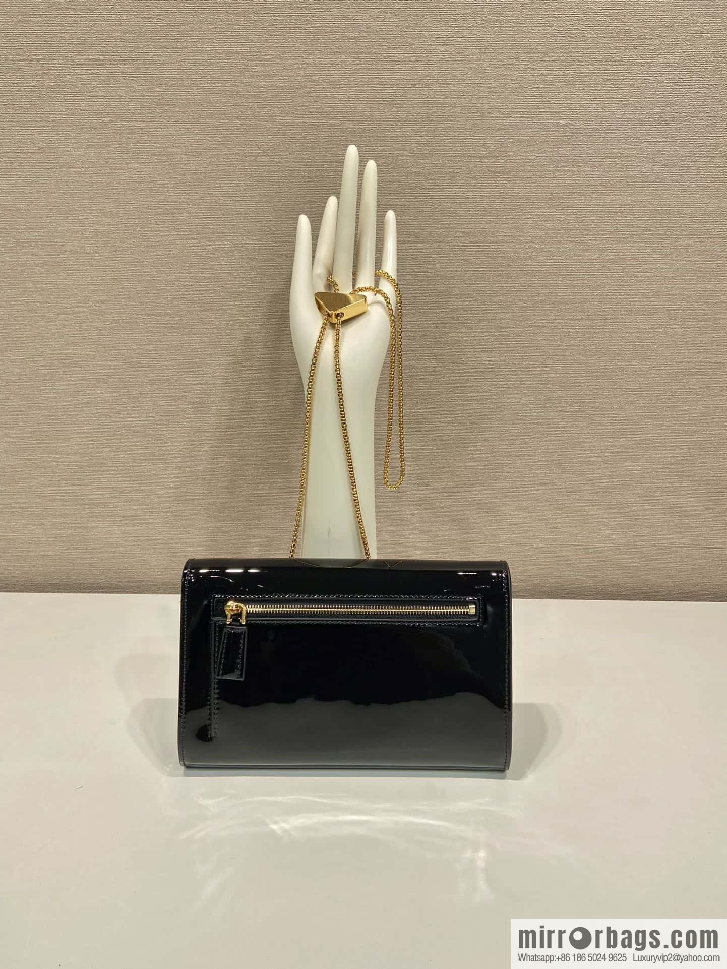 PRADA 🎉 patent leather envelope bag 🎉 1Bp051 handbag black