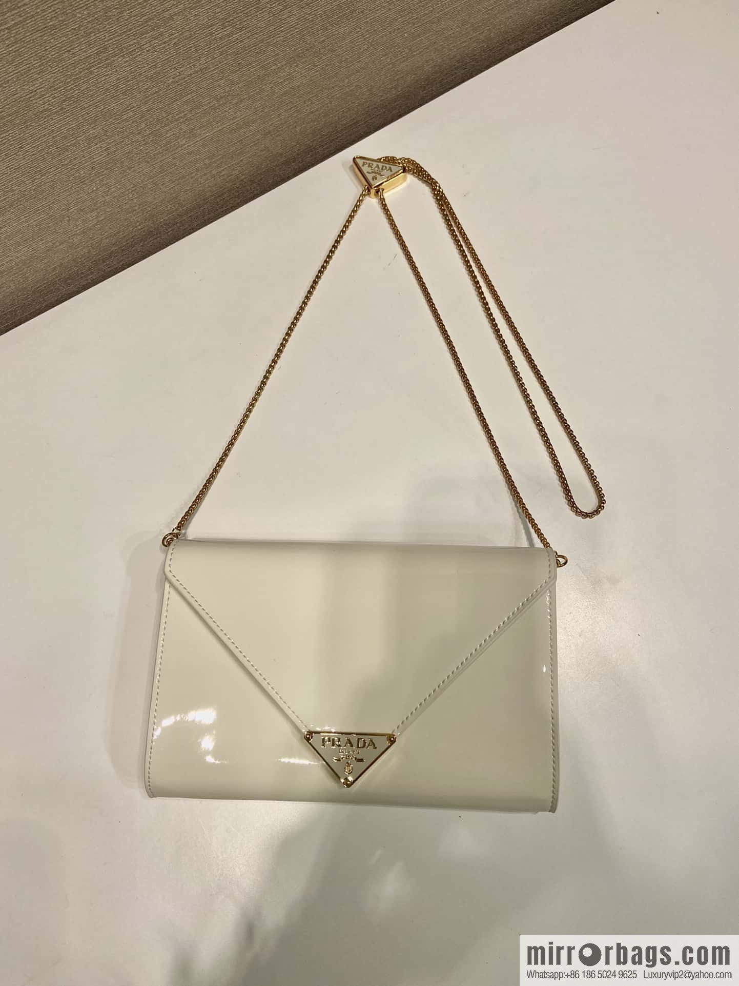 PRADA 🎉 patent leather envelope bag 🎉 1Bp051 handbag, white