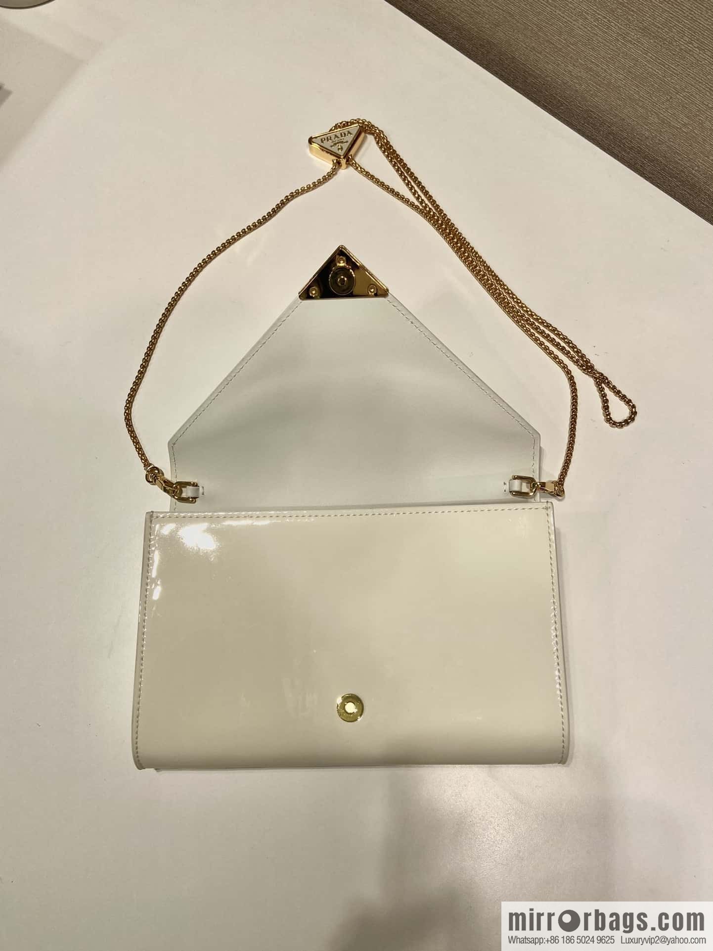 PRADA 🎉 patent leather envelope bag 🎉 1Bp051 handbag, white