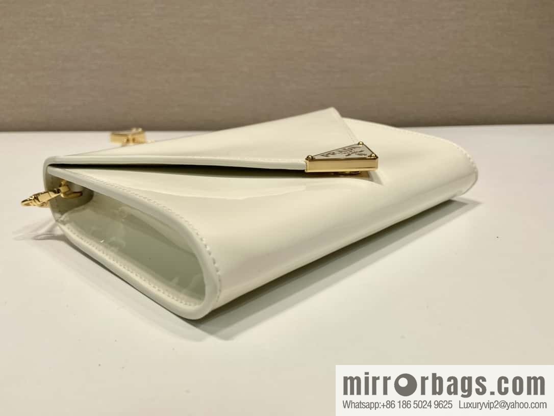 PRADA 🎉 patent leather envelope bag 🎉 1Bp051 handbag, white