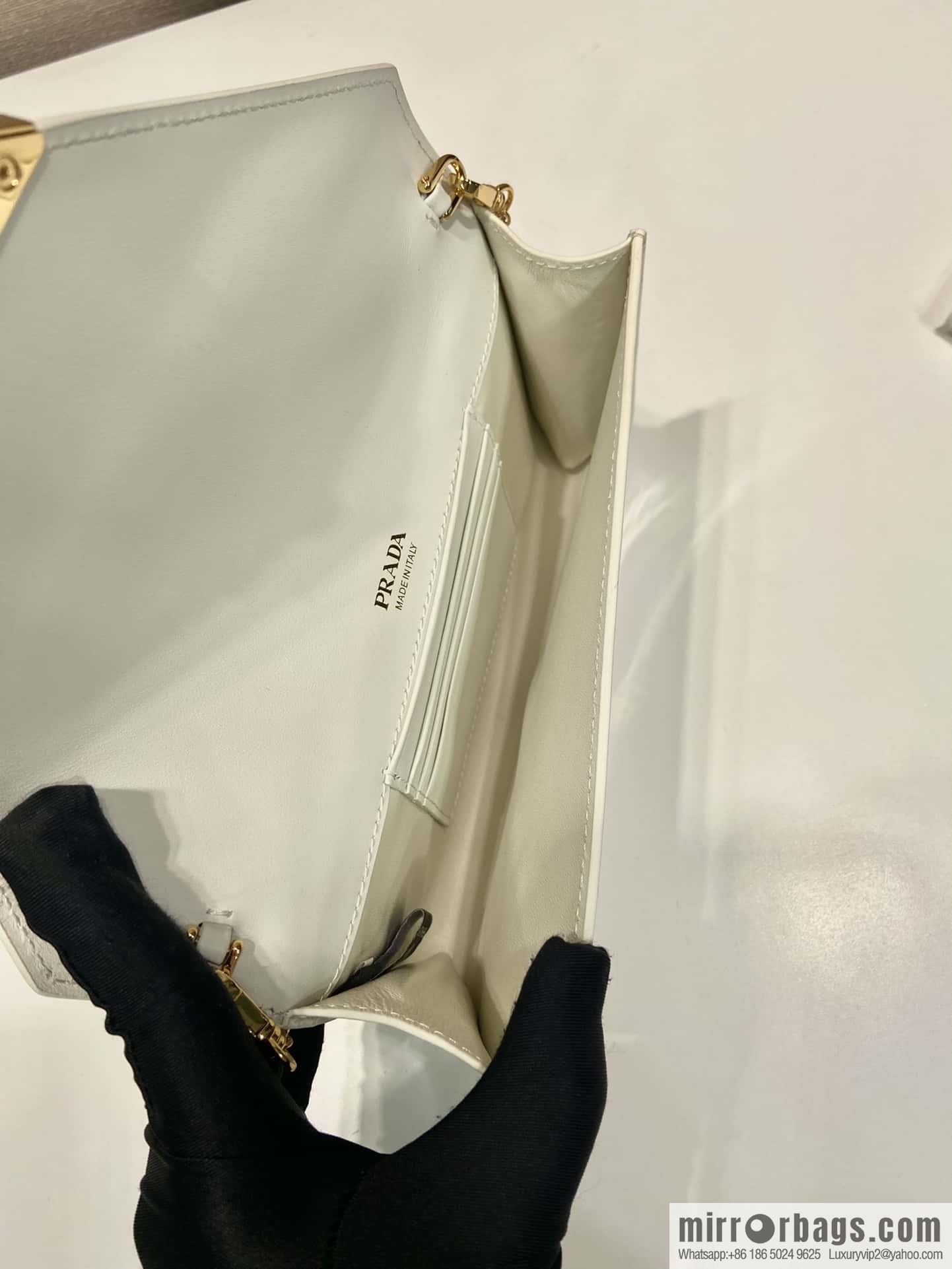 PRADA 🎉 patent leather envelope bag 🎉 1Bp051 handbag, white