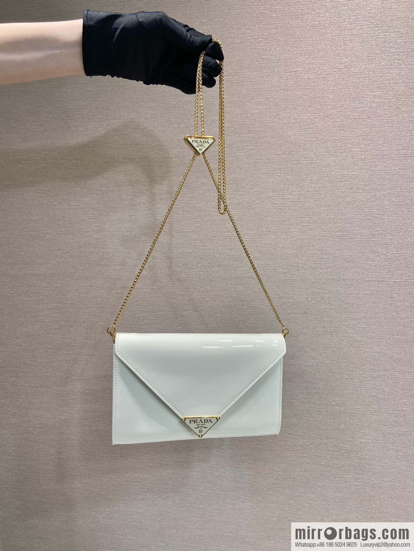 PRADA 🎉 patent leather envelope bag 🎉 1Bp051 handbag, white