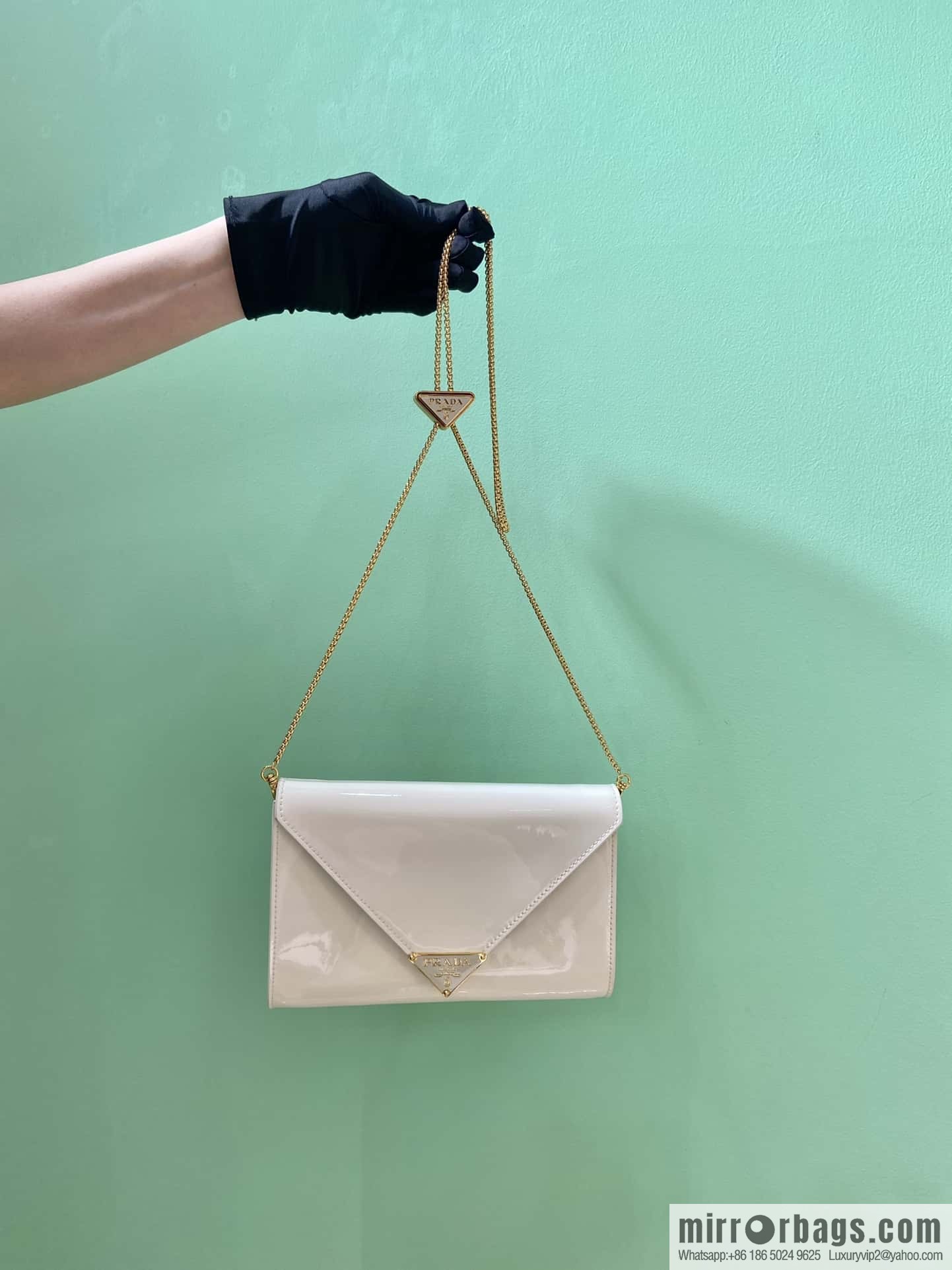 PRADA 🎉 patent leather envelope bag 🎉 1Bp051 handbag, white