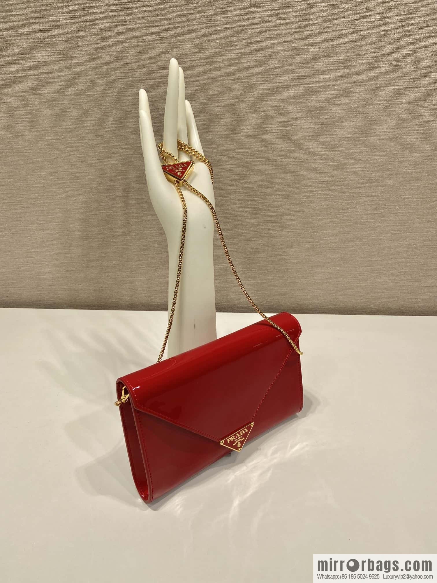 PRADA 🎉 patent leather envelope bag 🎉 1Bp051 handbag, red