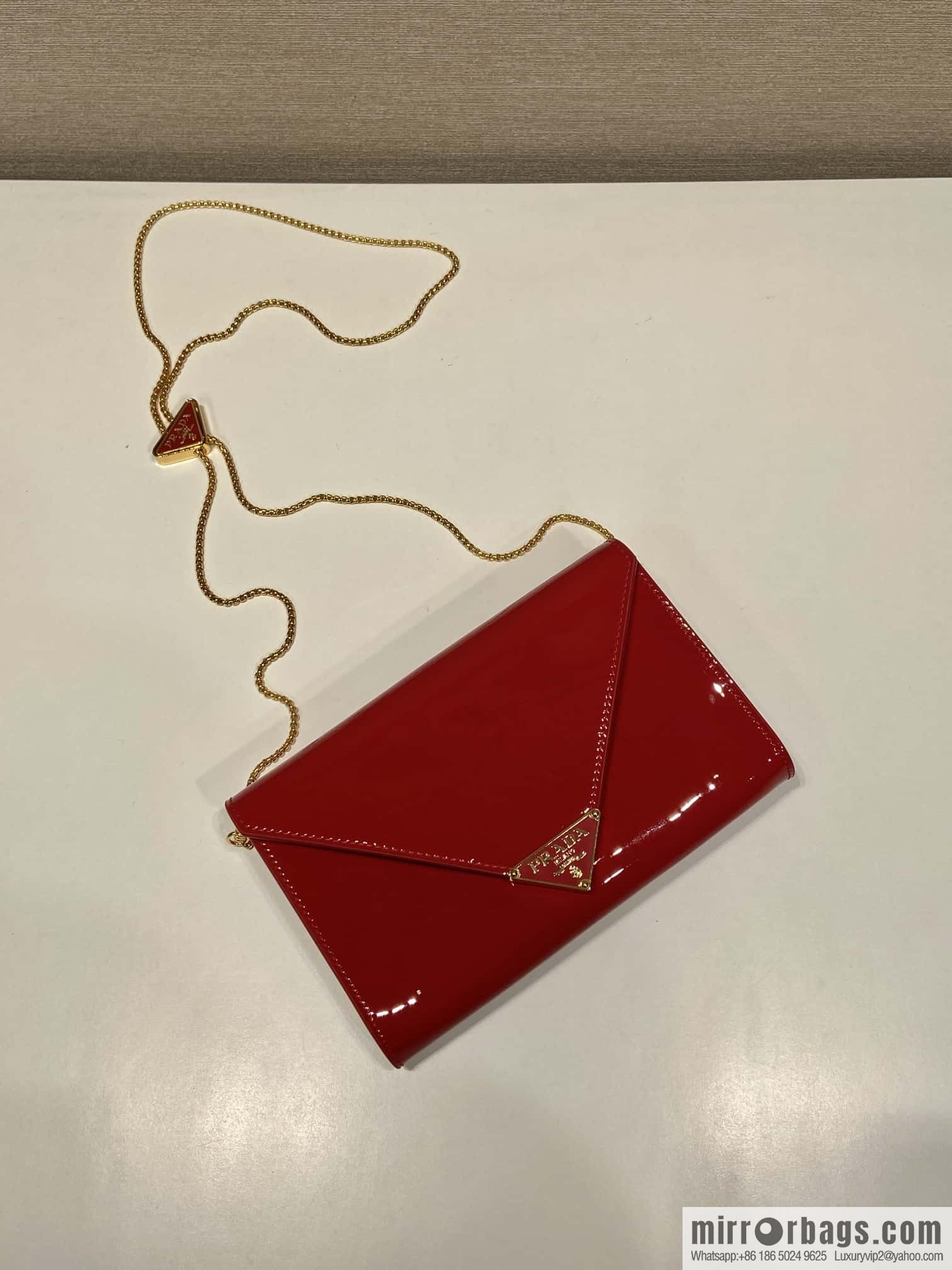 PRADA 🎉 patent leather envelope bag 🎉 1Bp051 handbag, red