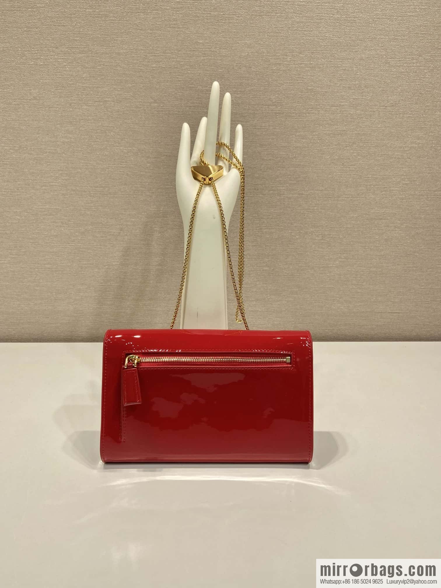 PRADA 🎉 patent leather envelope bag 🎉 1Bp051 handbag, red