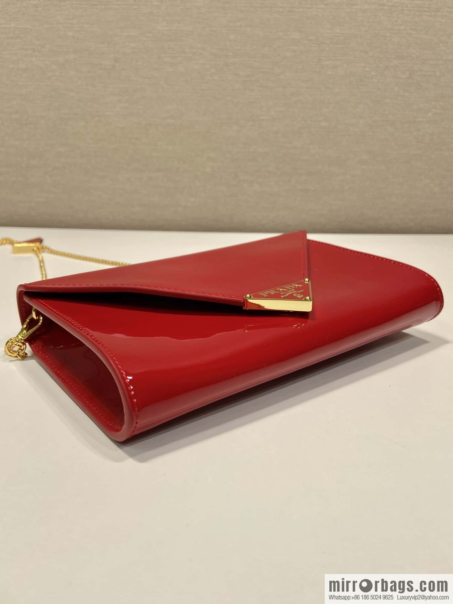 PRADA 🎉 patent leather envelope bag 🎉 1Bp051 handbag, red