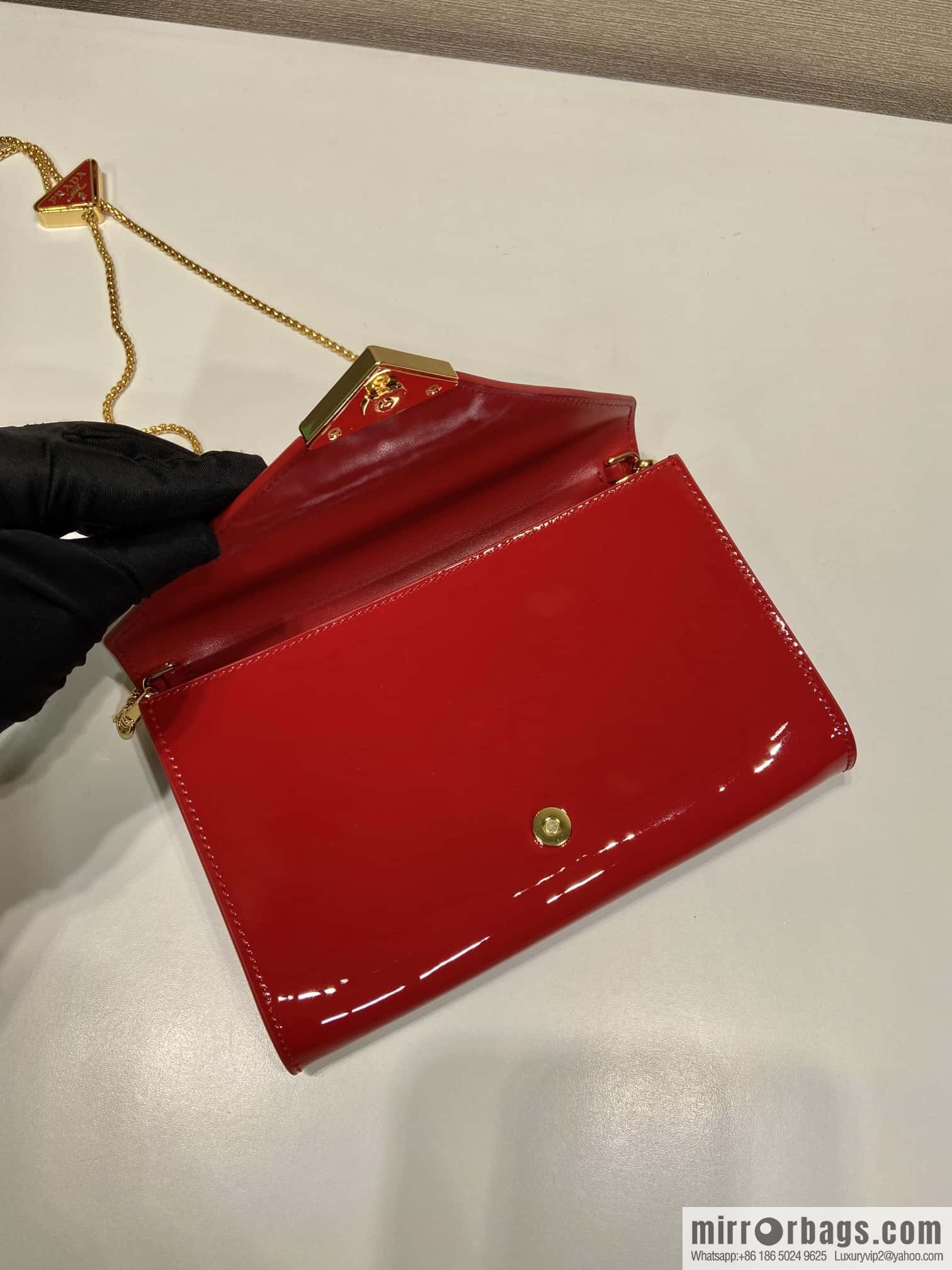 PRADA 🎉 patent leather envelope bag 🎉 1Bp051 handbag, red