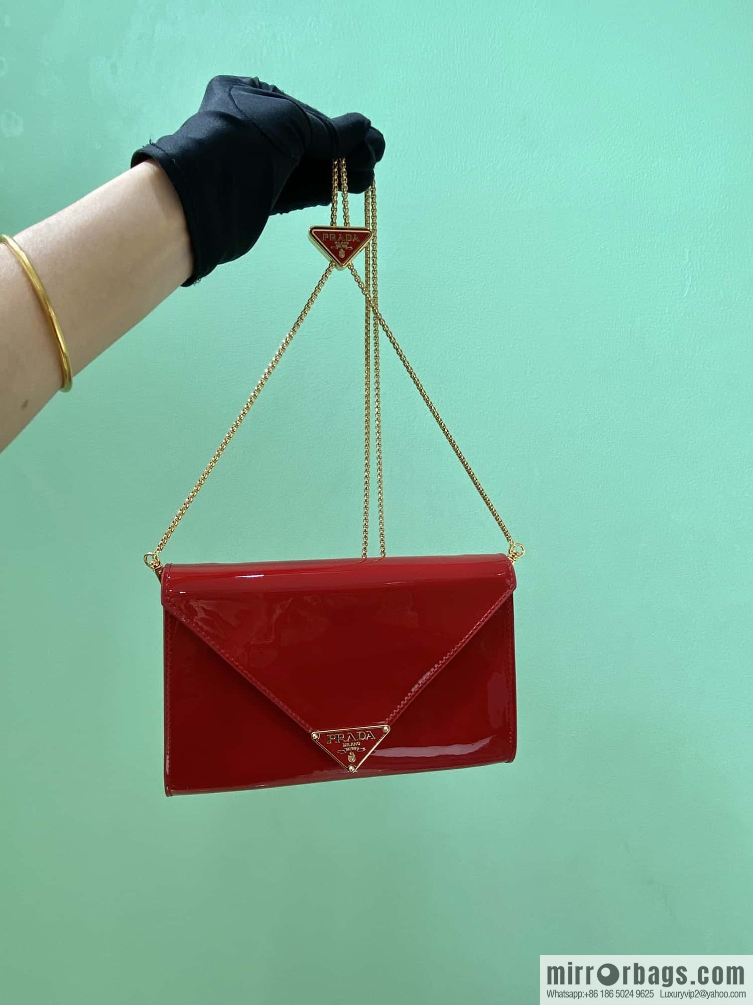 PRADA 🎉 patent leather envelope bag 🎉 1Bp051 handbag, red