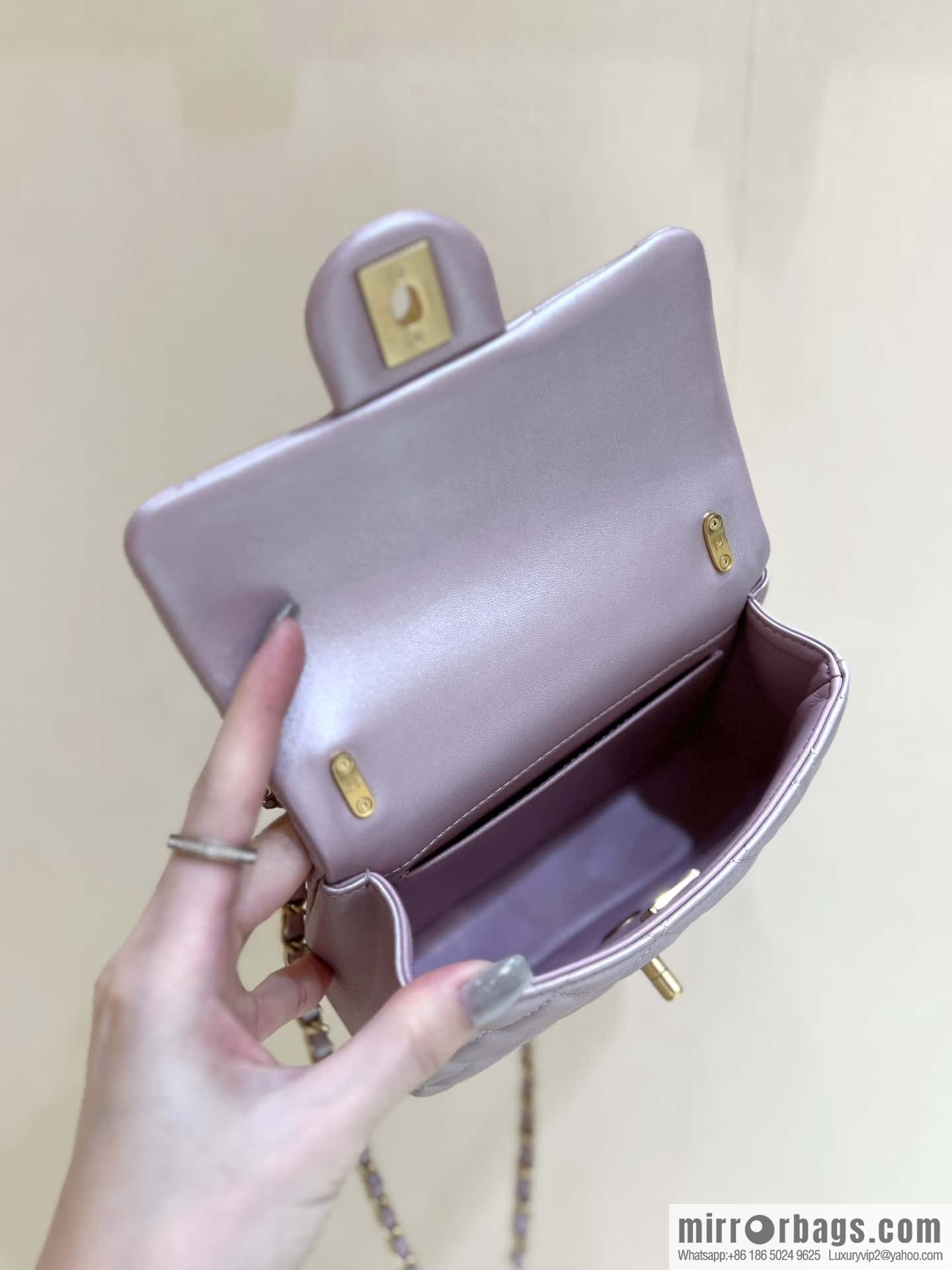 CHANEL 24P Spring and Summer Preview Series Limited Edition Pearl Square Fatty AS4385 pink