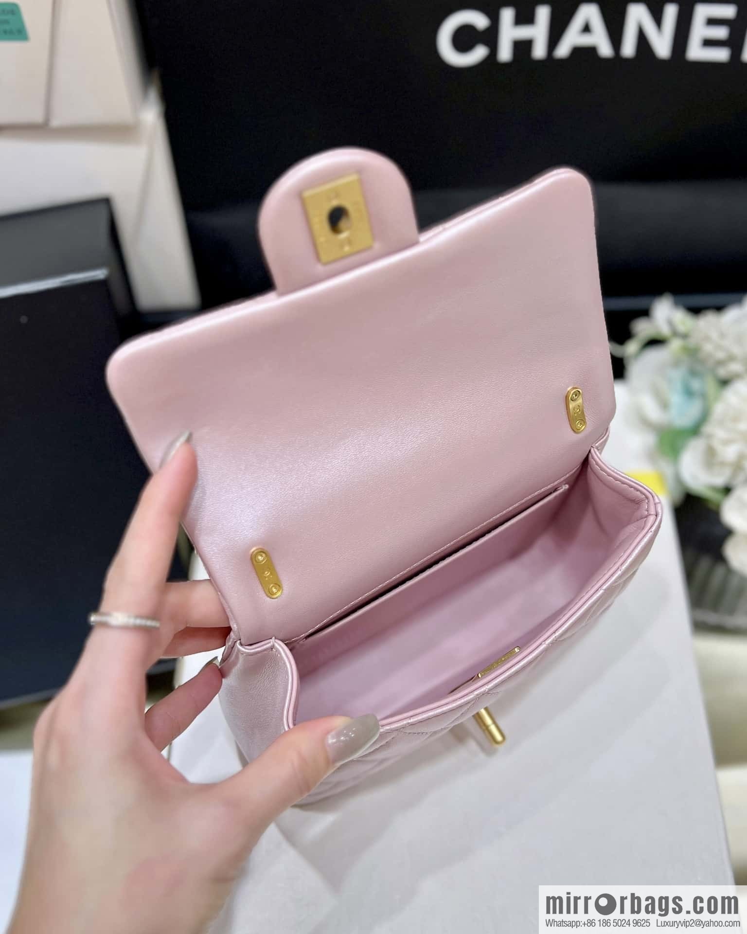 CHANEL 24P Spring and Summer Preview Series Limited Edition Pearl Square Fatty AS4385 pink