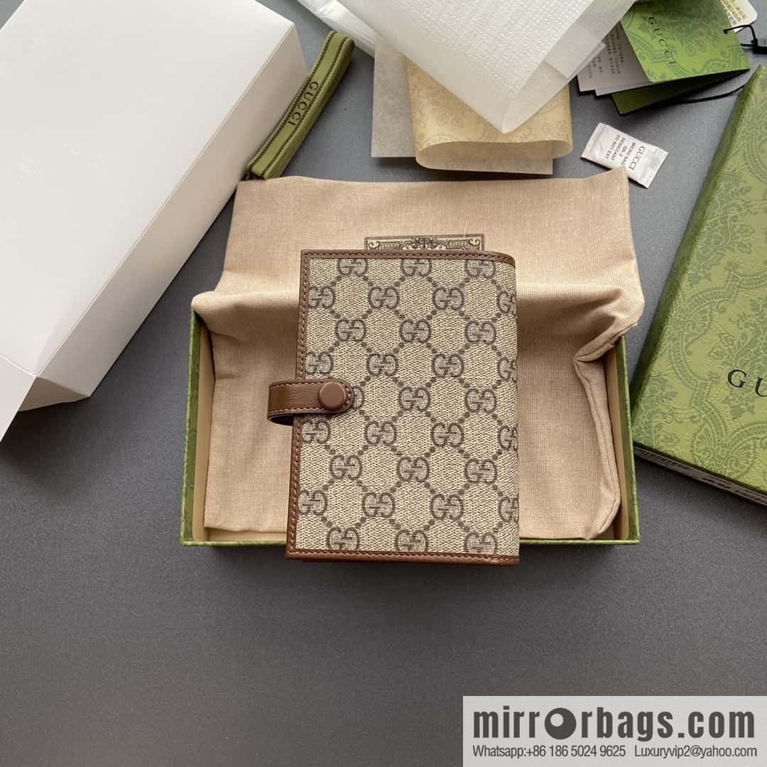 GUCCI G Home Decoration Interlocking Double G Label Passport Holder 724562