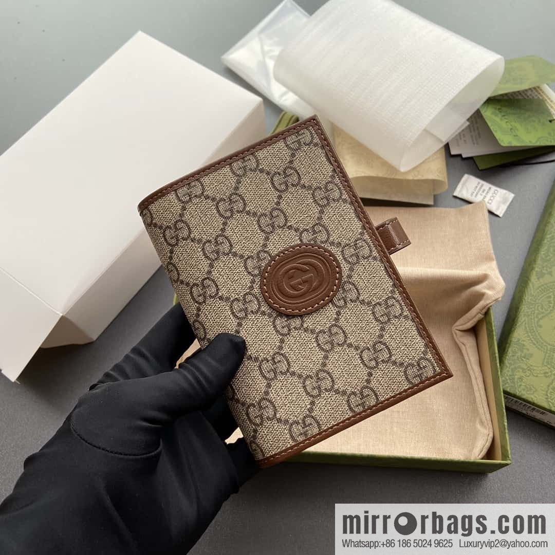 GUCCI G Home Decoration Interlocking Double G Label Passport Holder 724562