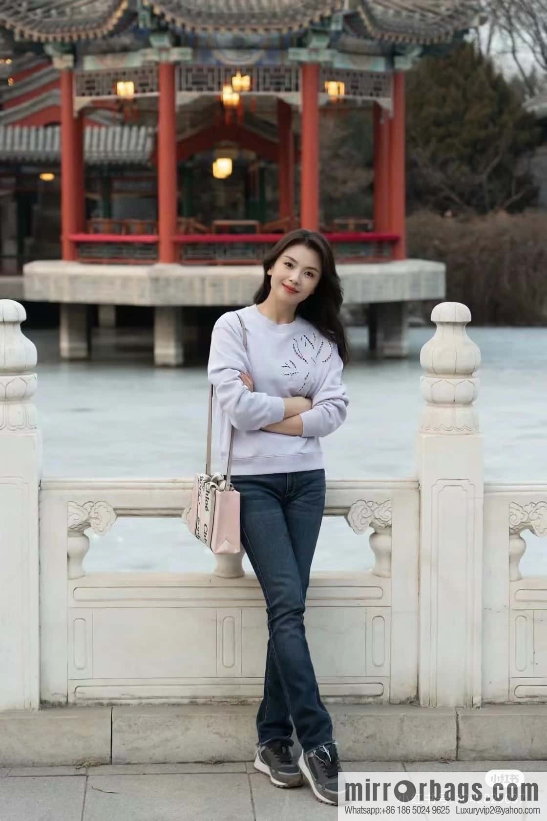 Chloe 24-year limited series new Woody tote bag, small 26CM.