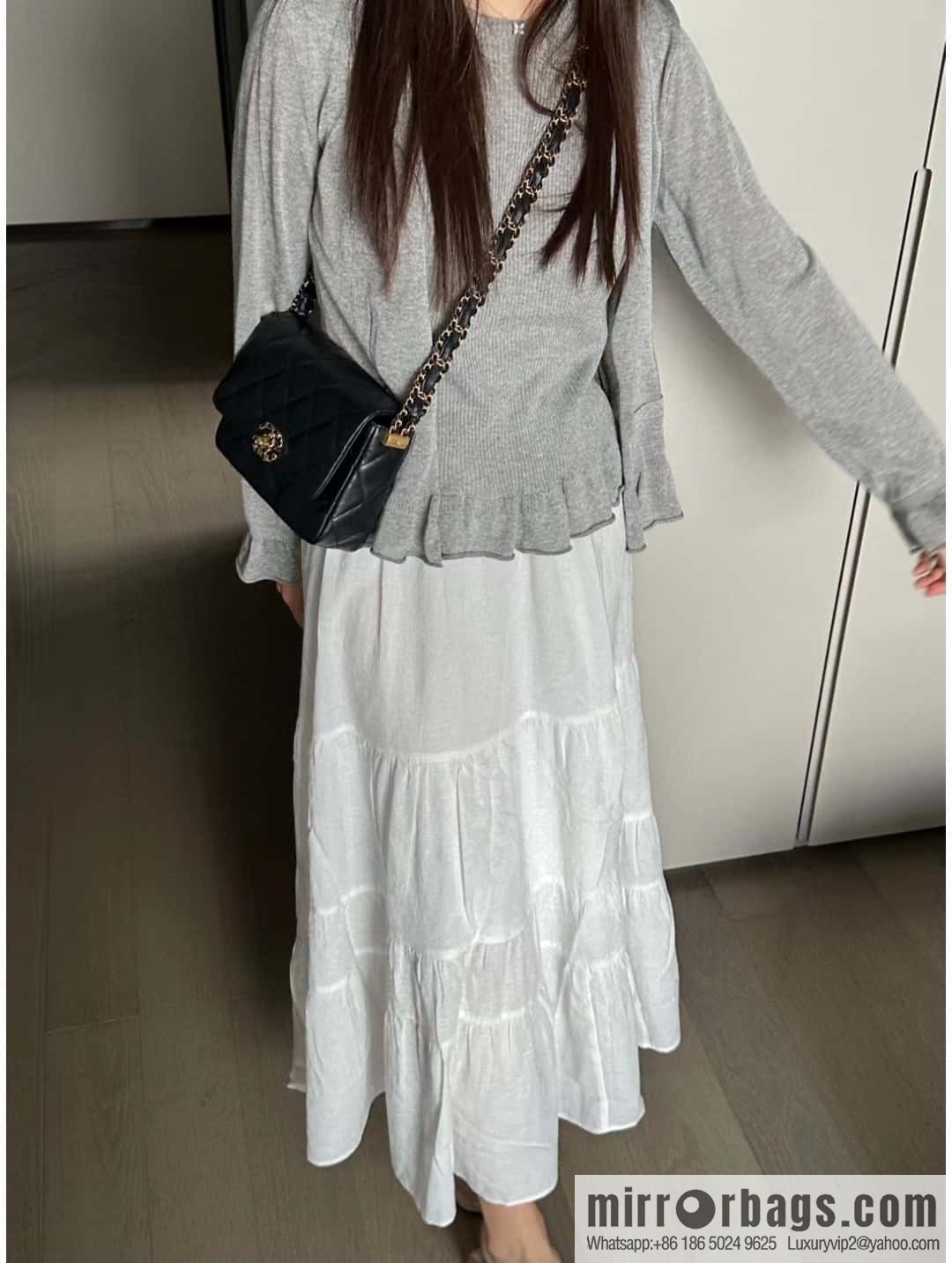 𝗖𝗛𝗔𝗡𝗘𝗟 23k autumn and winter series 19 wide shoulder strap cover bag AS4423 black