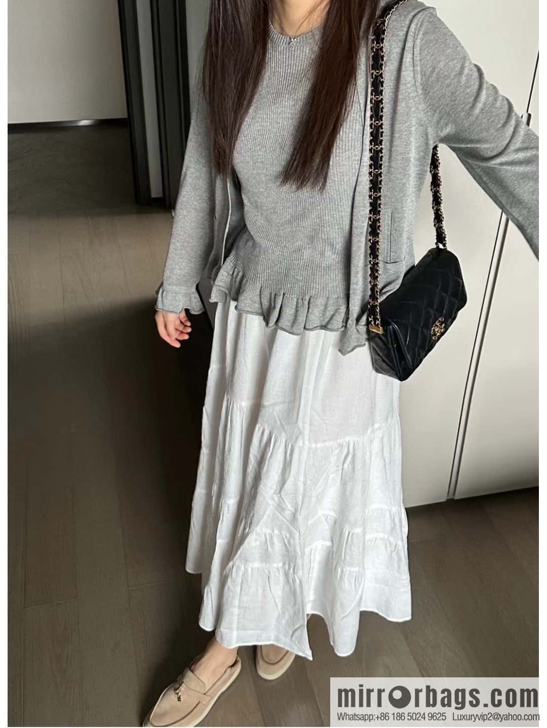 𝗖𝗛𝗔𝗡𝗘𝗟 23k autumn and winter series 19 wide shoulder strap cover bag AS4423 black