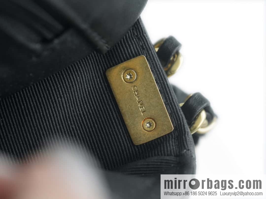 𝗖𝗛𝗔𝗡𝗘𝗟 23k autumn and winter series 19 wide shoulder strap cover bag AS4423 black