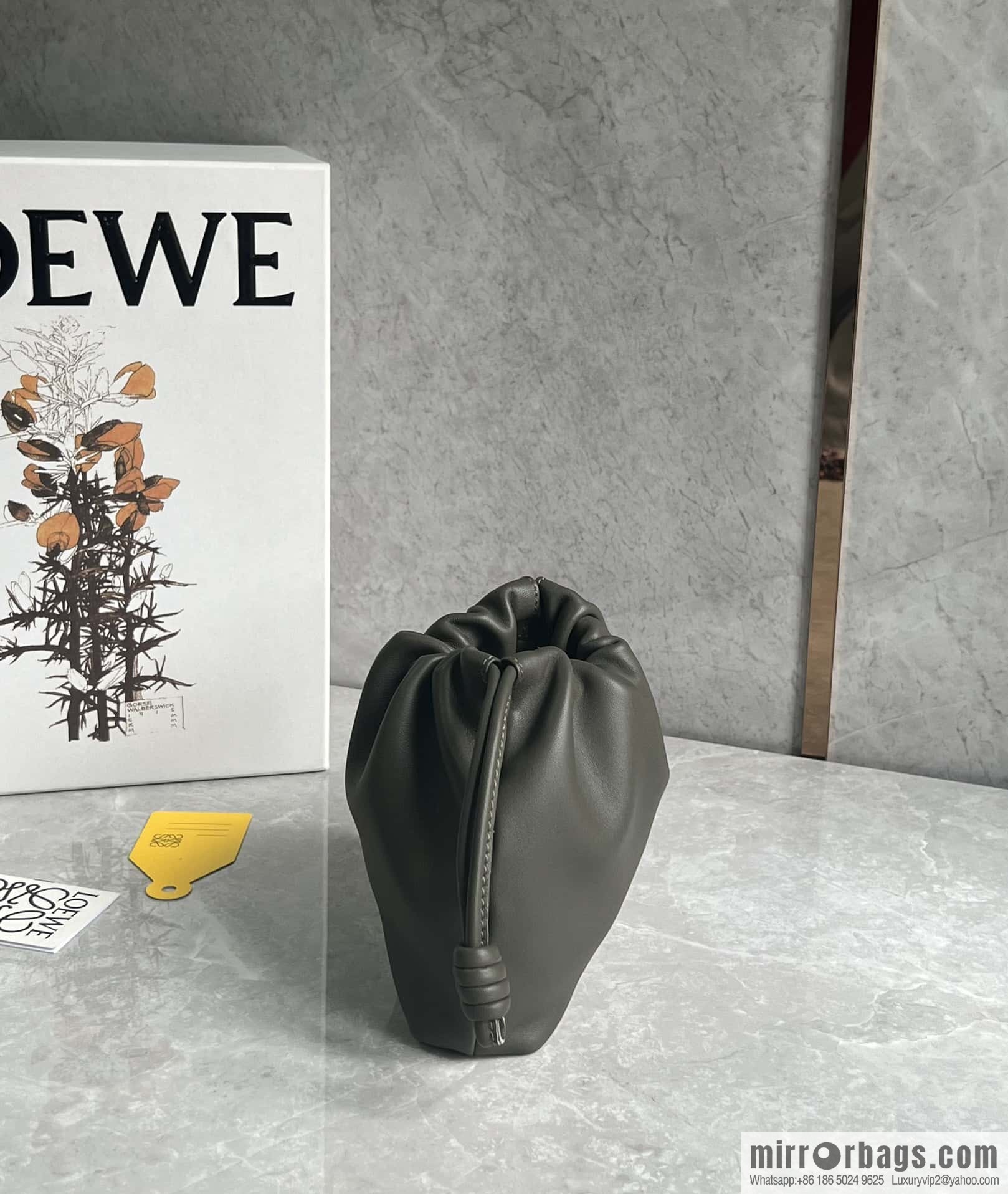 LOEWE new small purse lucky bag 0805 khaki green 23CM