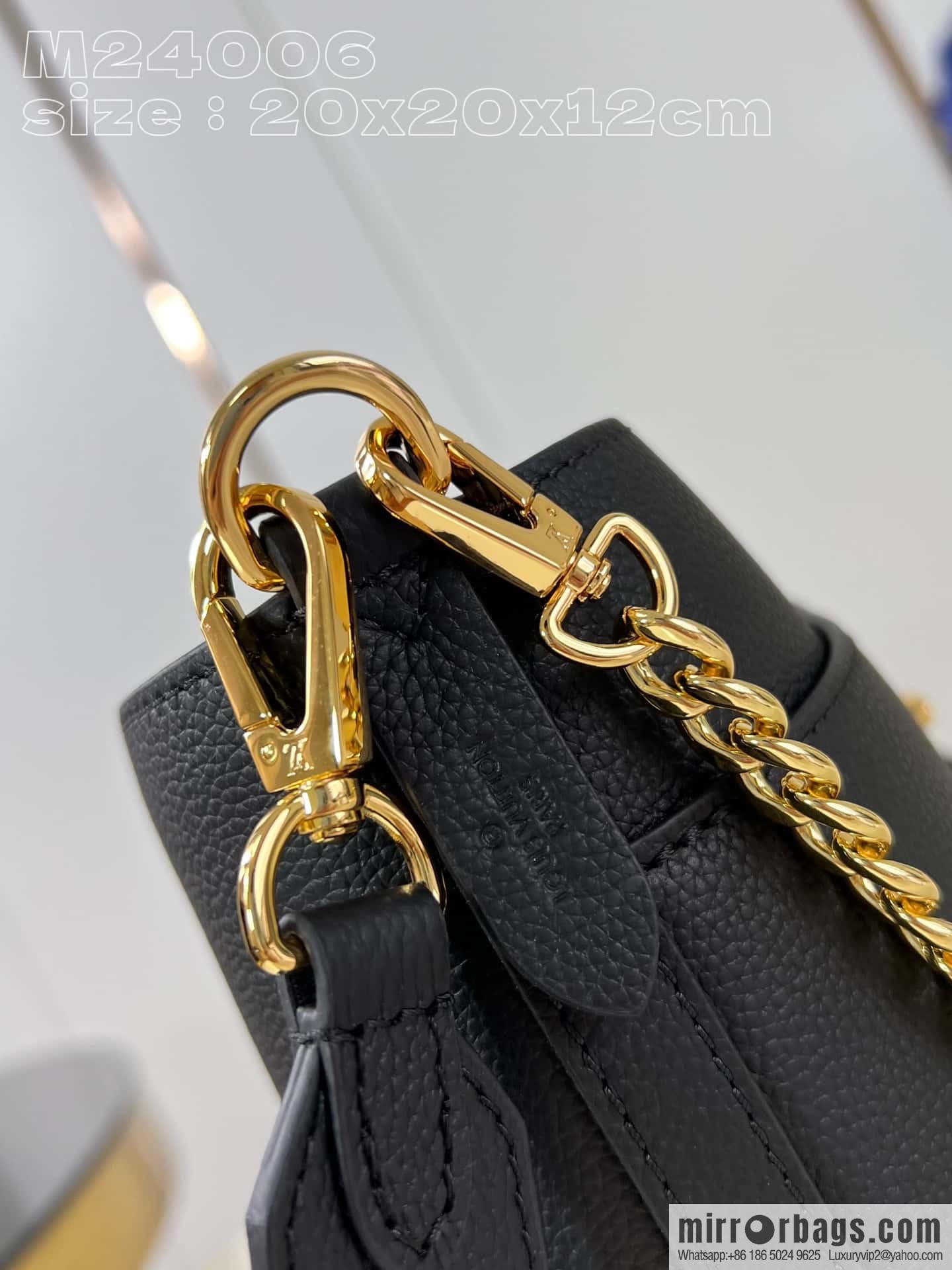 LV M24006 LOCK AND WALK BAG