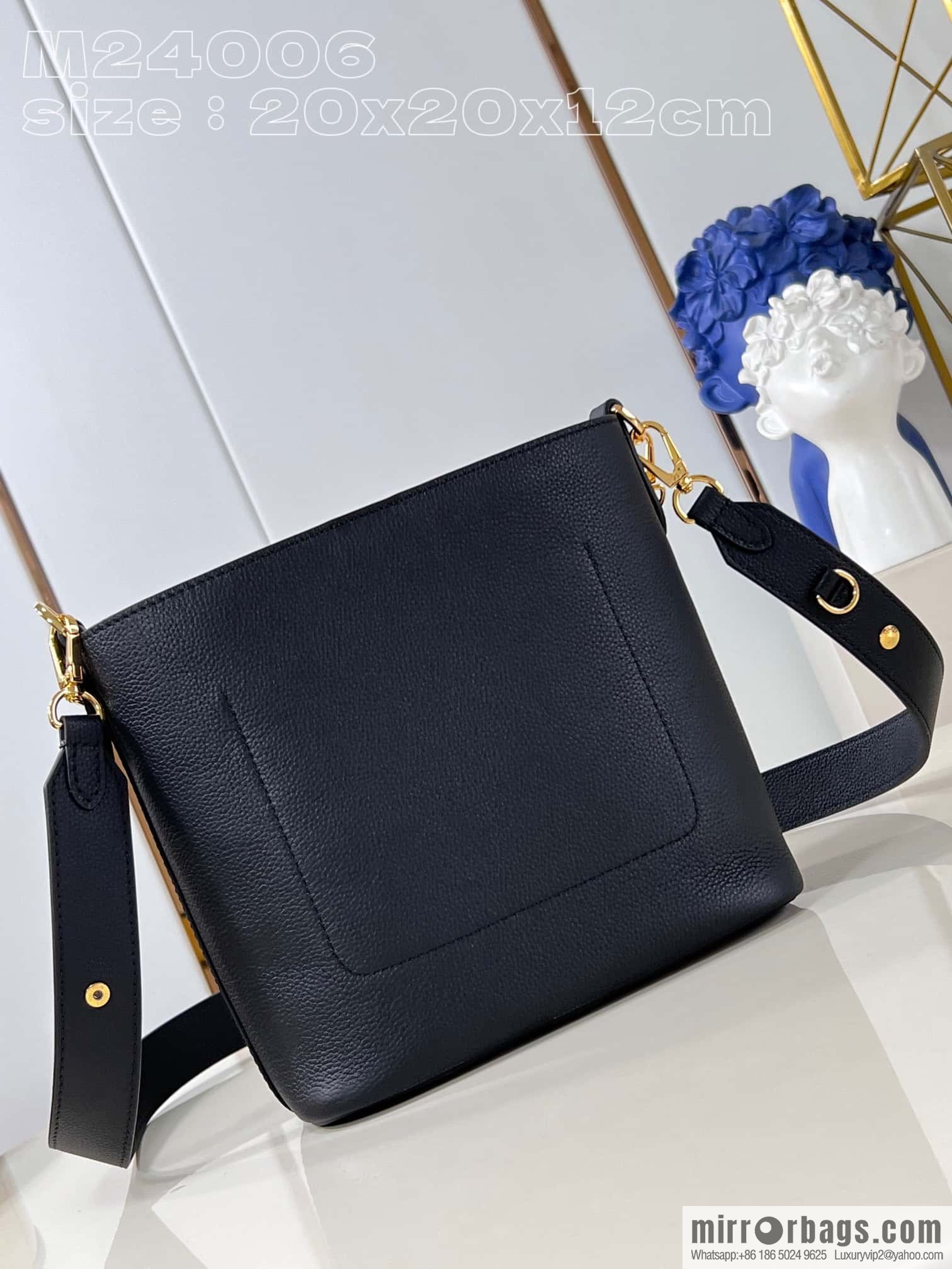 LV M24006 LOCK AND WALK BAG