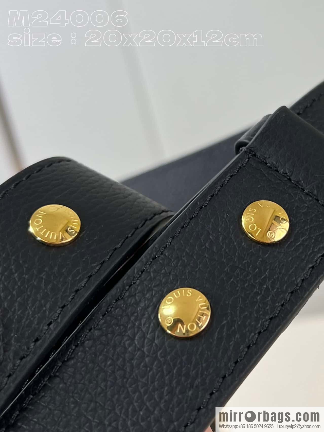 LV M24006 LOCK AND WALK BAG