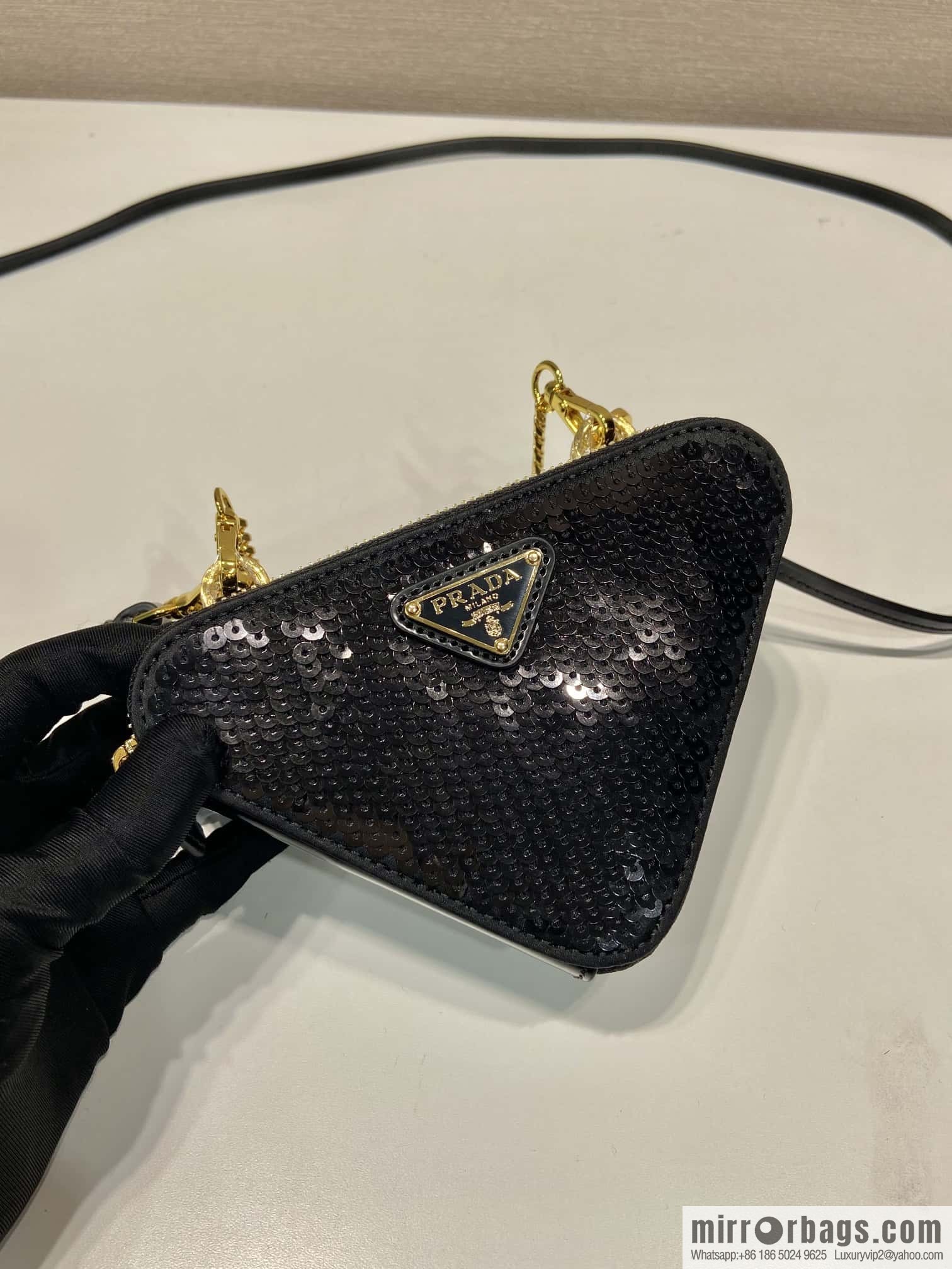 PRADA 🎉 Gemini Sequins Triangle Pack 🎉 1NR015 New 😘 Sequins