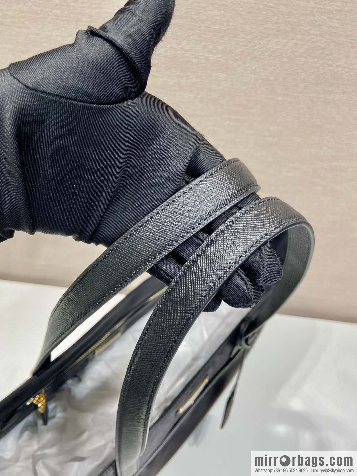 PRADA 🎉 new tote bag 🎉 1BG527