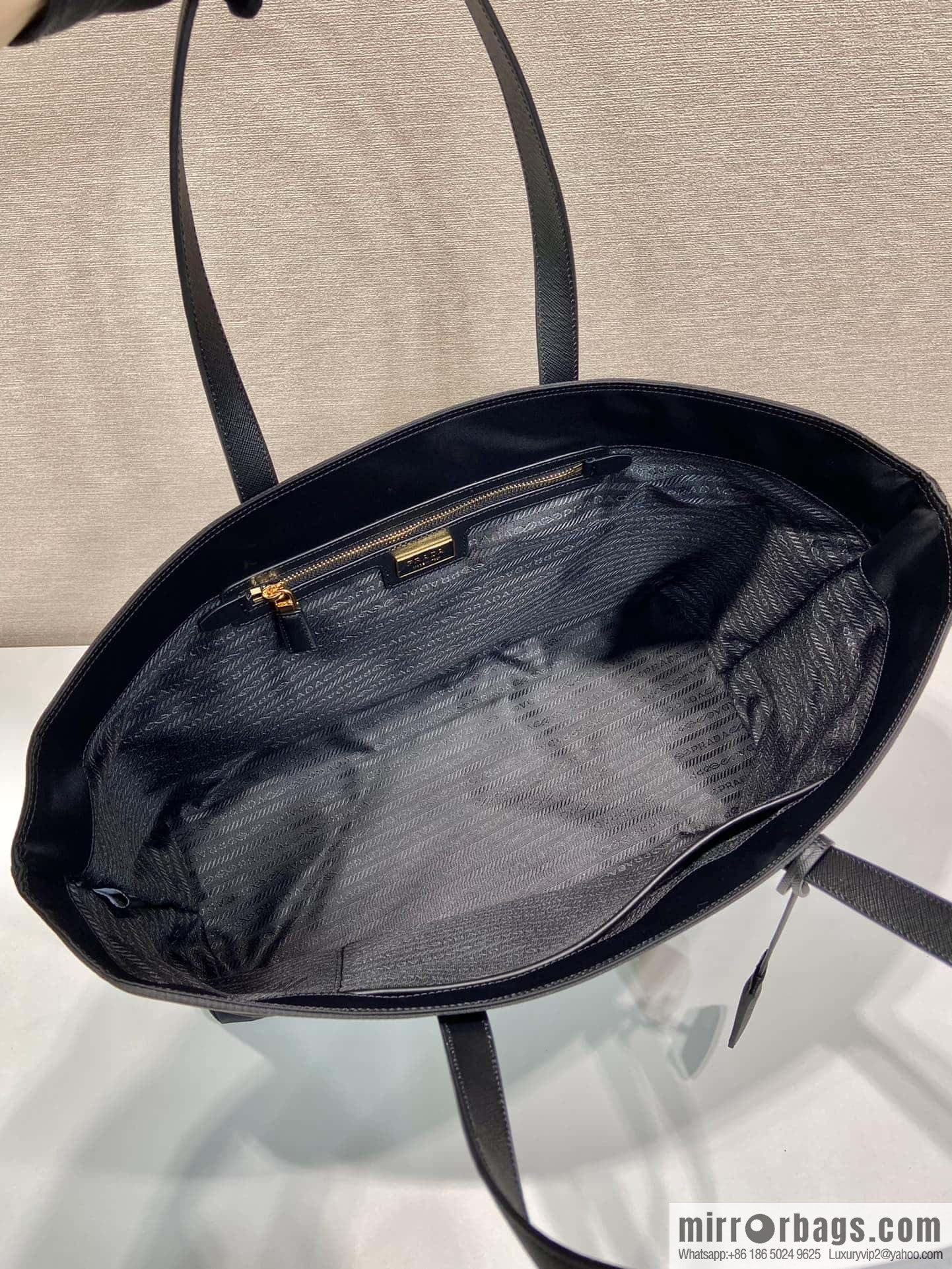 PRADA 🎉 new tote bag 🎉 1BG527