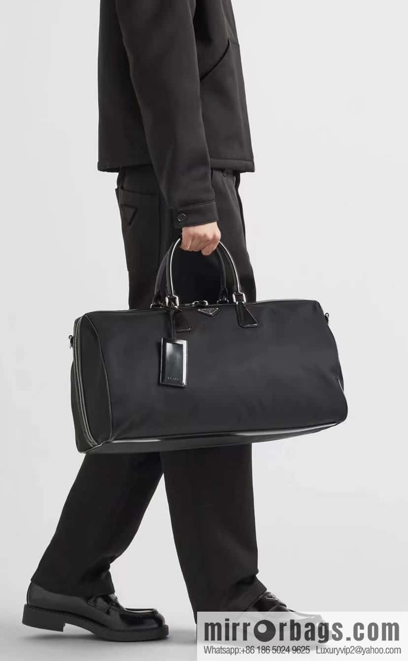 PRADA 🎉 travel bag 🎉 2VC018