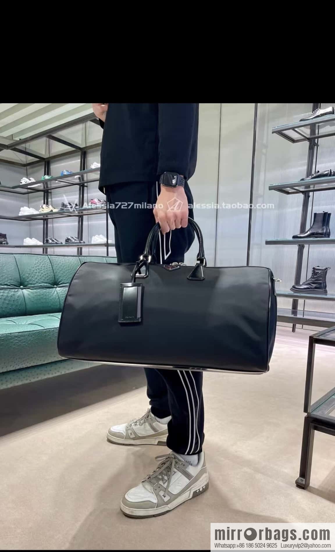PRADA 🎉 travel bag 🎉 2VC018
