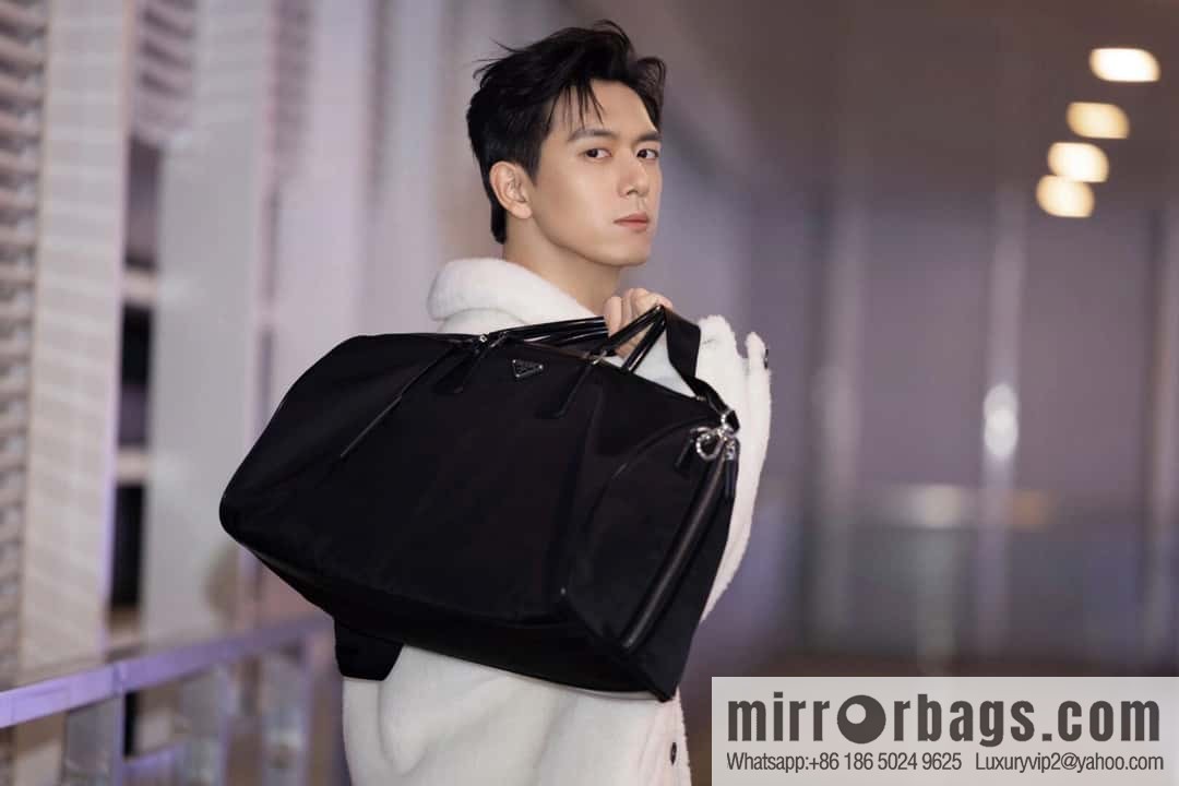 PRADA 🎉 travel bag 🎉 2VC018