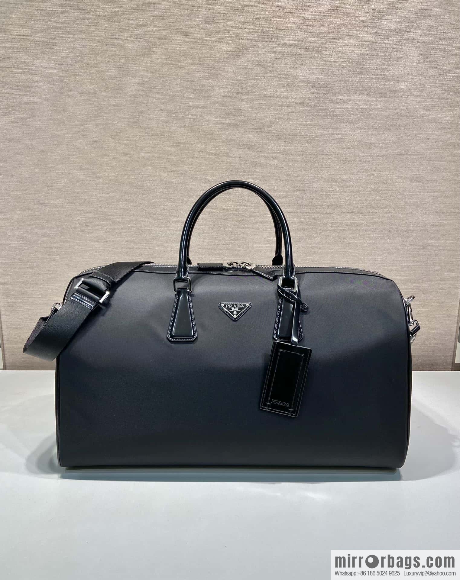 PRADA 🎉 travel bag 🎉 2VC018