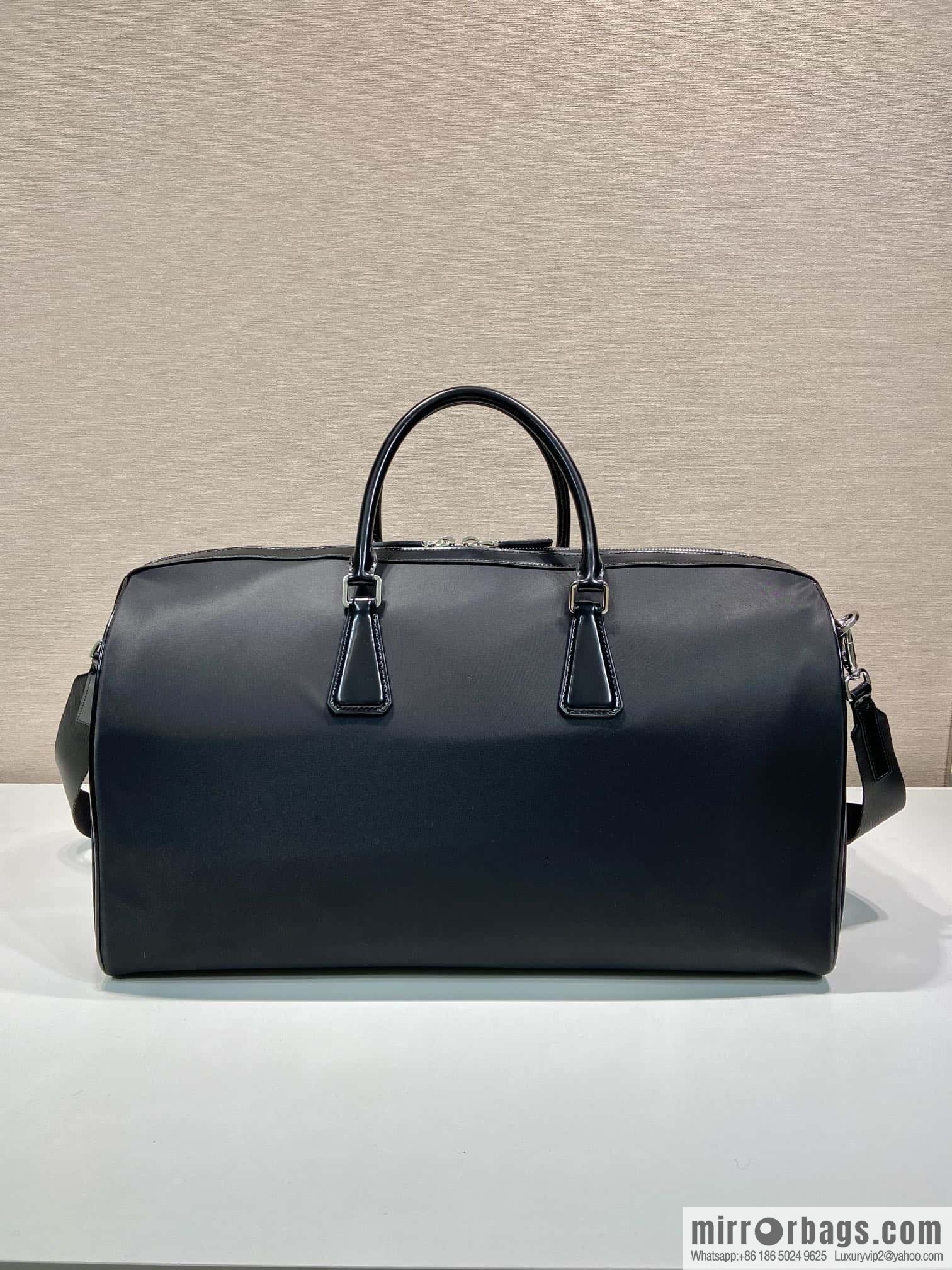 PRADA 🎉 travel bag 🎉 2VC018