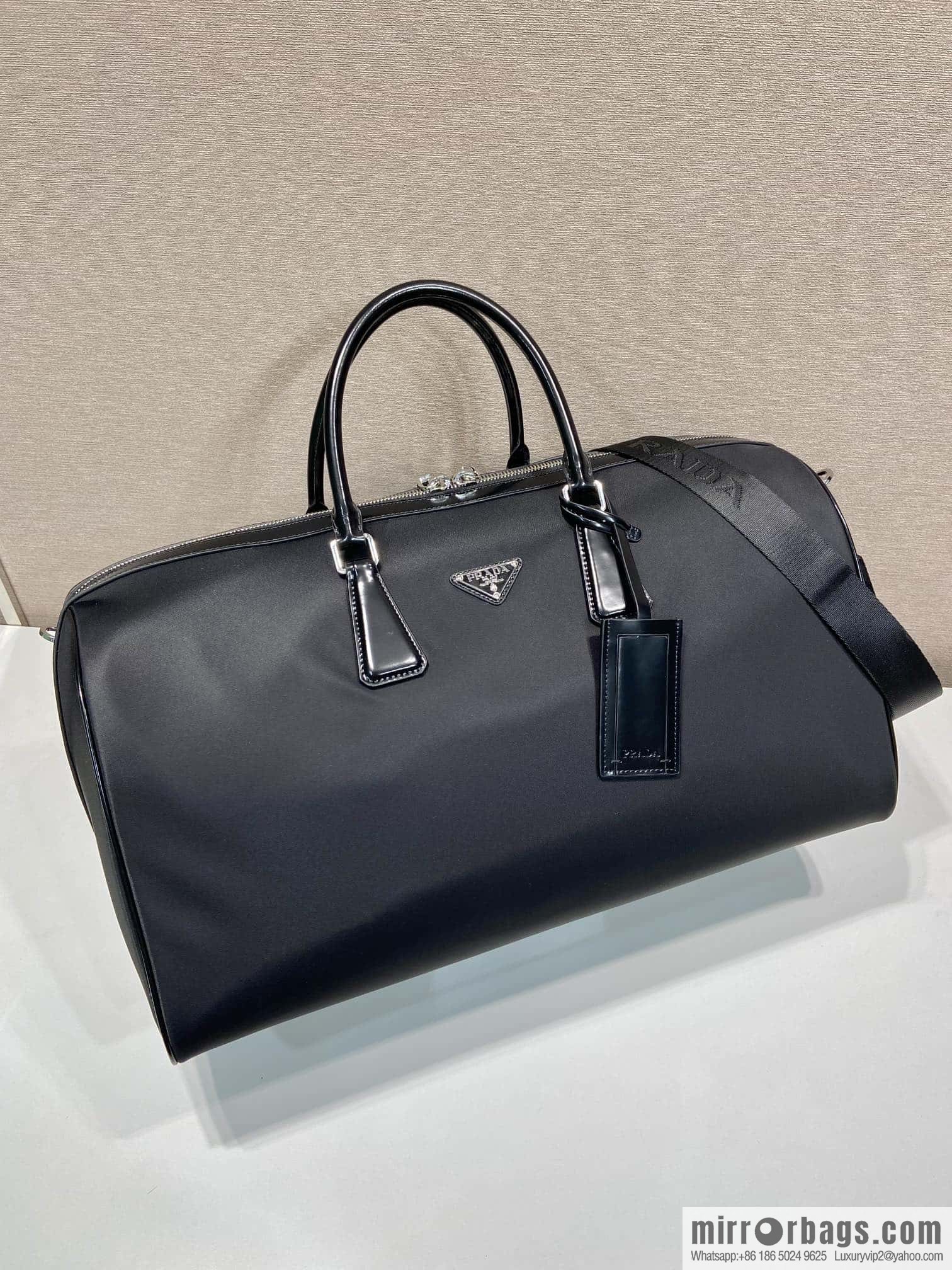 PRADA 🎉 travel bag 🎉 2VC018
