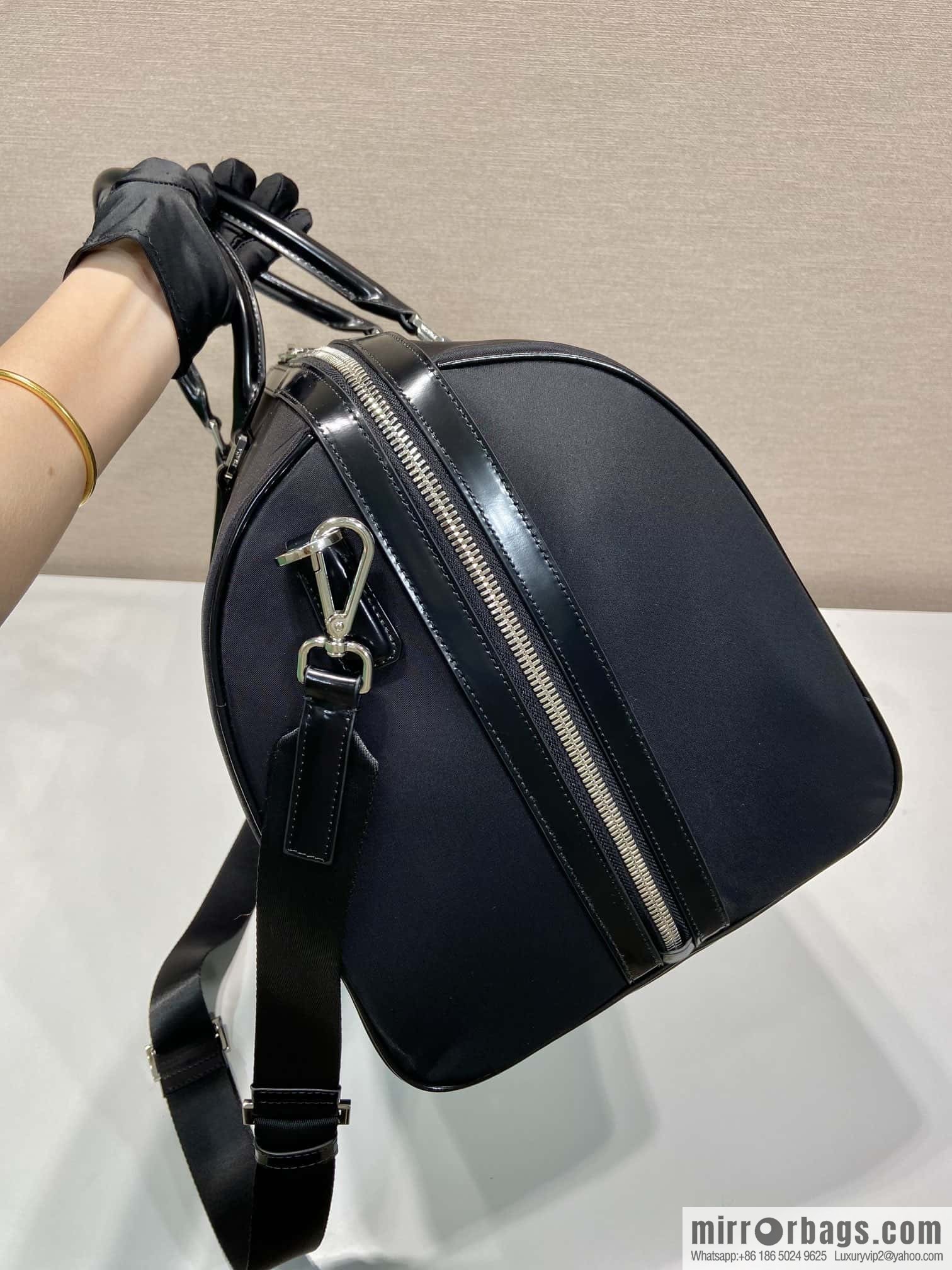 PRADA 🎉 travel bag 🎉 2VC018