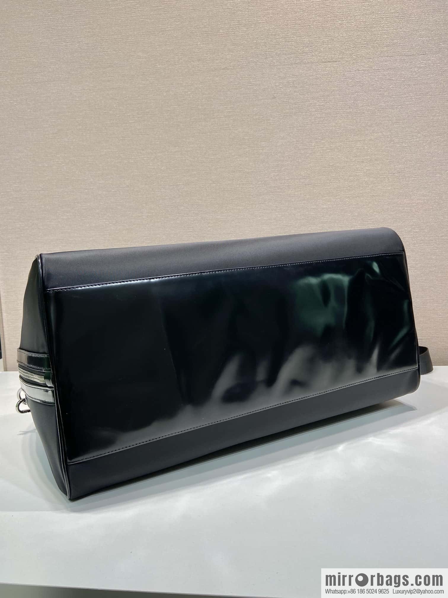 PRADA 🎉 travel bag 🎉 2VC018