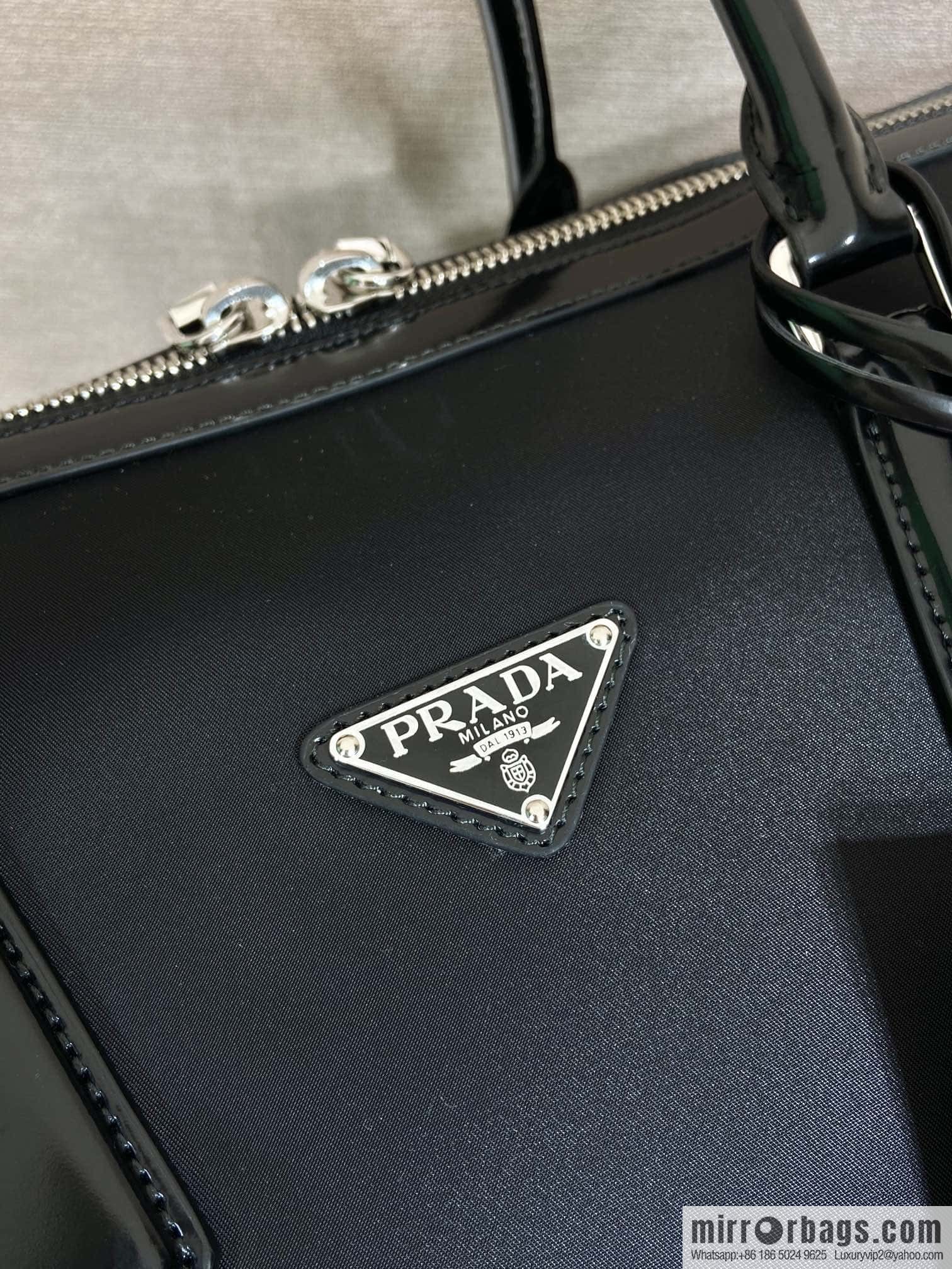 PRADA 🎉 travel bag 🎉 2VC018