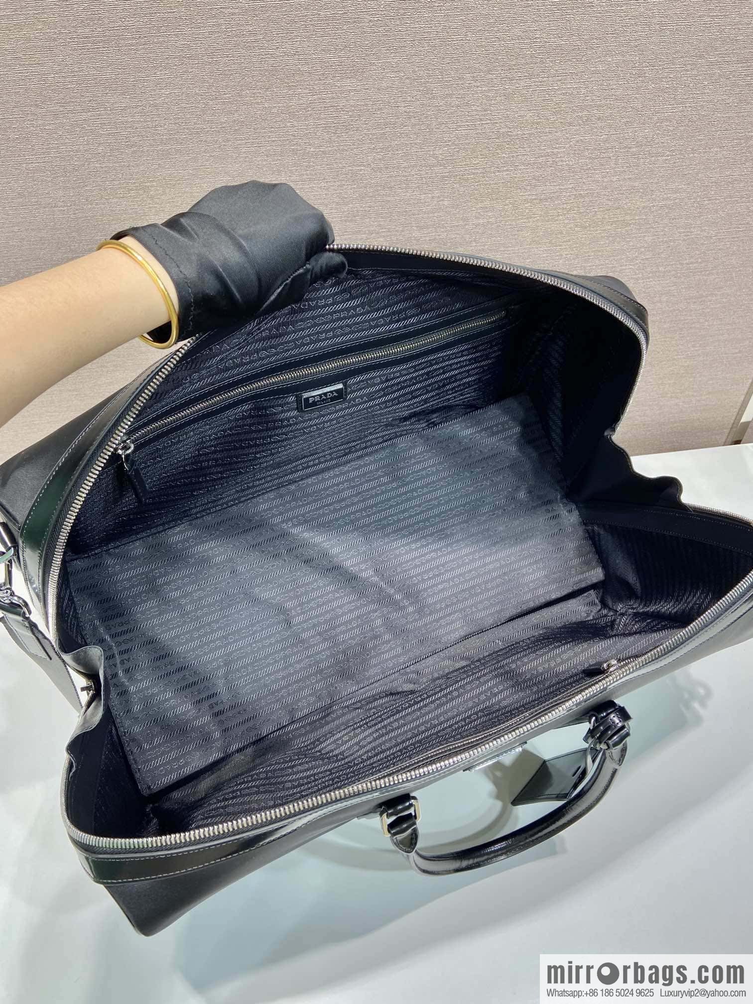 PRADA 🎉 travel bag 🎉 2VC018