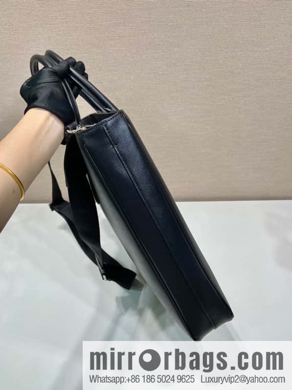 PRADA 🎉 new 🎉 2VG115 men