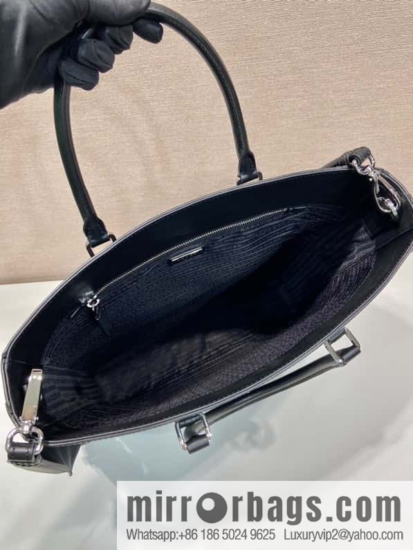 PRADA 🎉 new 🎉 2VG115 men