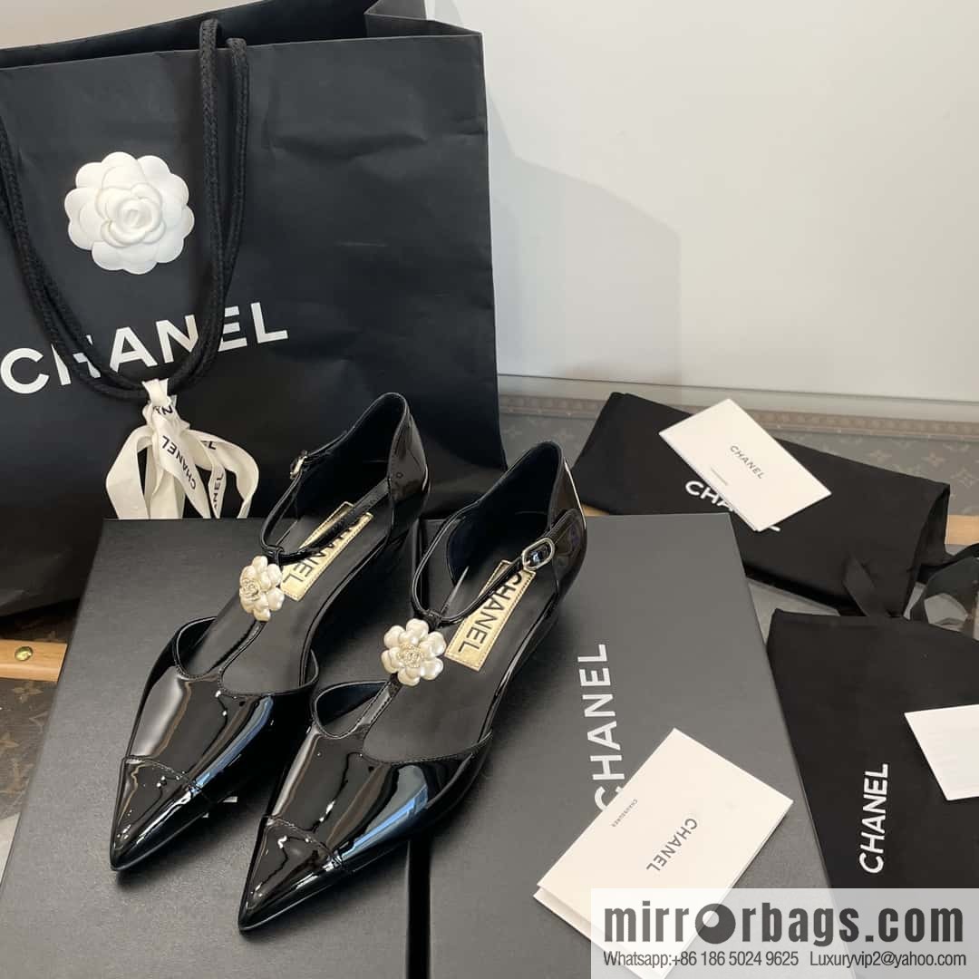 CHANEL Xiaoxiang Early Spring Camellia 🥰 Pointed Wedge Heel Single Shoes