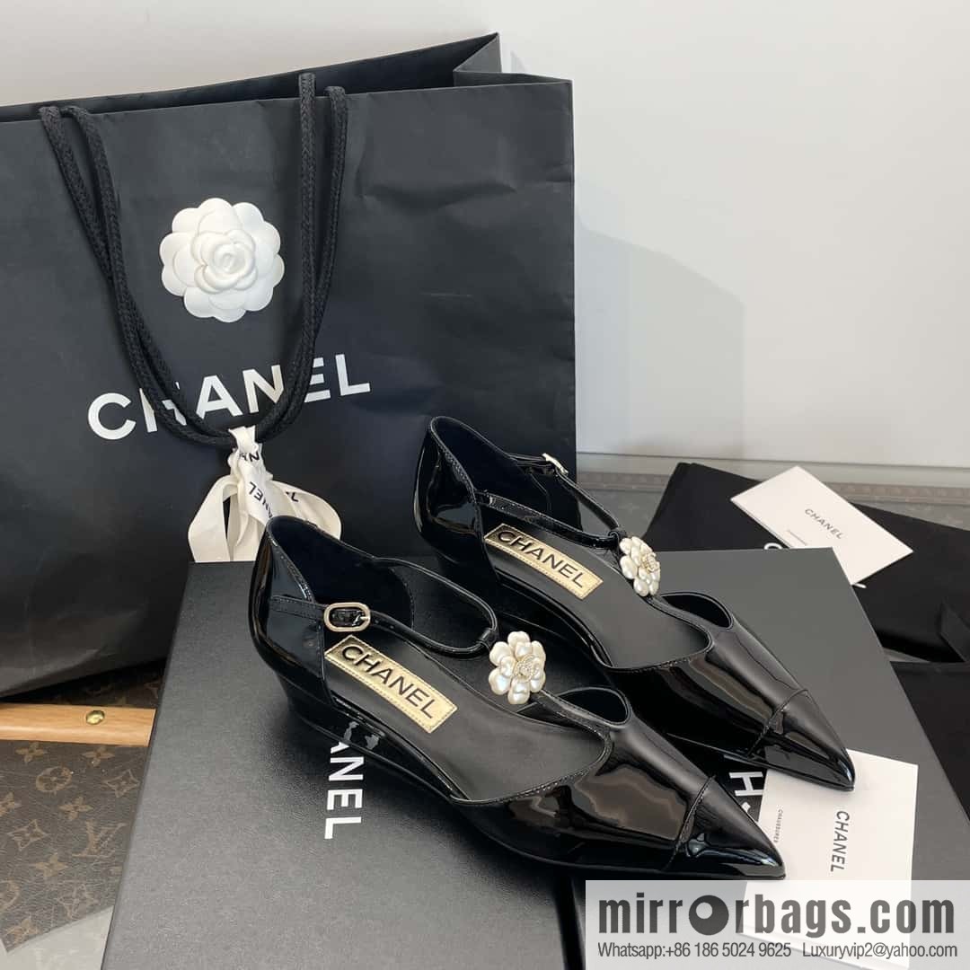 CHANEL Xiaoxiang Early Spring Camellia 🥰 Pointed Wedge Heel Single Shoes