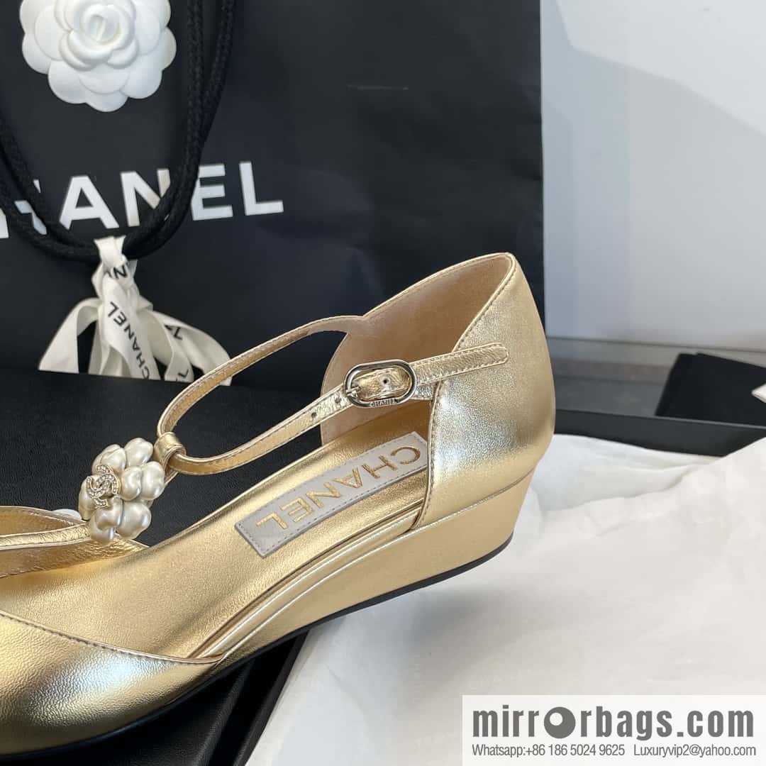 CHANEL Xiaoxiang Early Spring Camellia 🥰 Pointed Wedge Heel Single Shoes