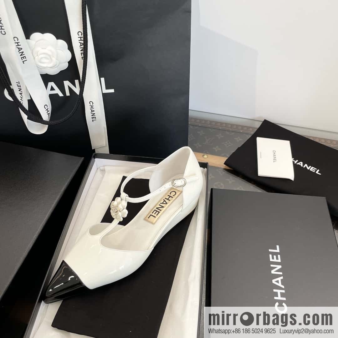 CHANEL Xiaoxiang Early Spring Camellia 🥰 Pointed Wedge Heel Single Shoes