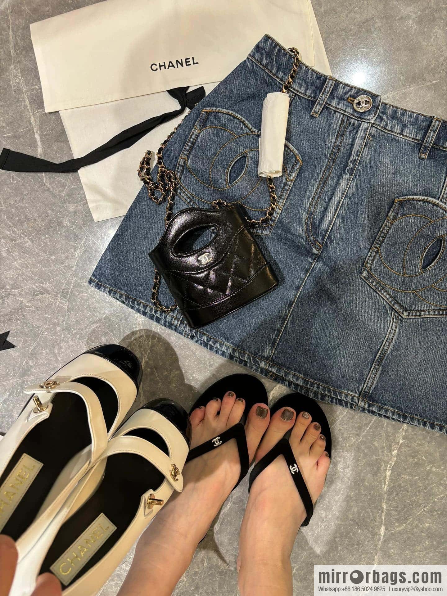 CHANEL Xiaoxiang spring and summer velvet, double C rhinestone buckle flip-flop slippers